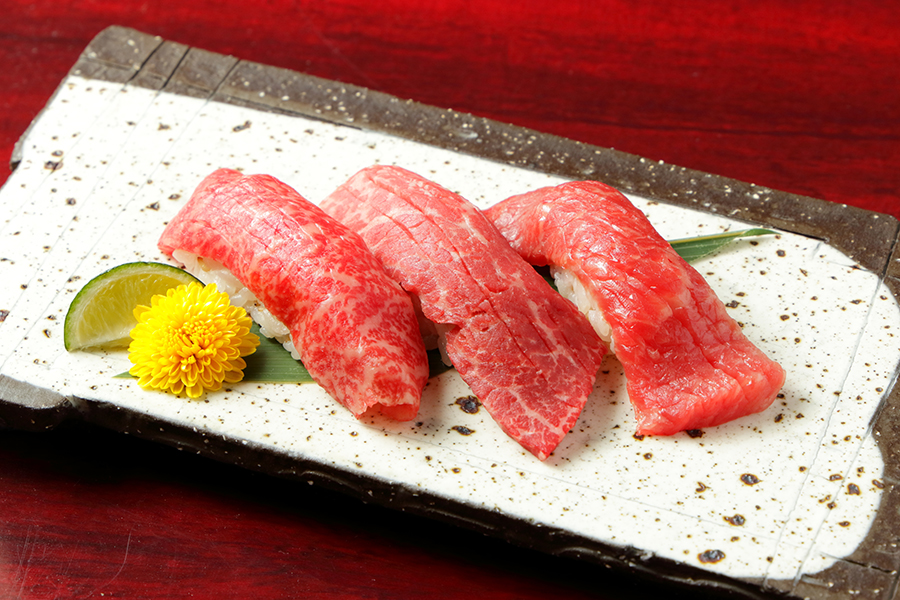 肉寿司三貫食べ比べ